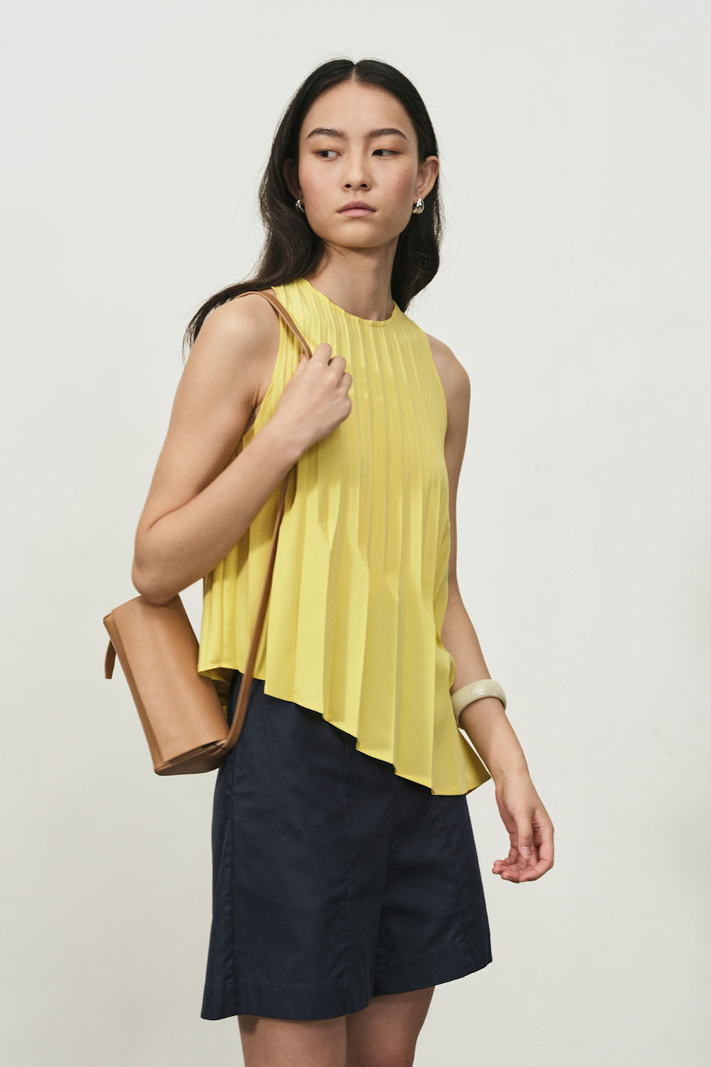 LEATHER TRIANGLE BAG